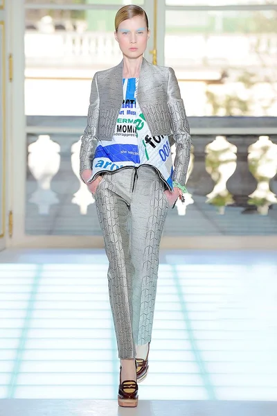 Look 30